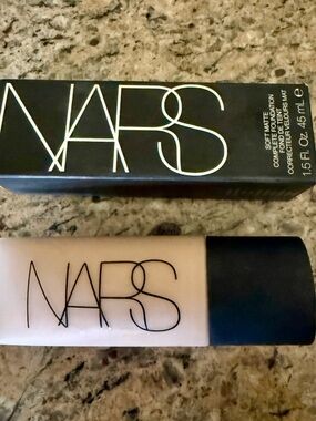 NARS Soft Matte Complete Foundation - Light 2.5. YUKON
